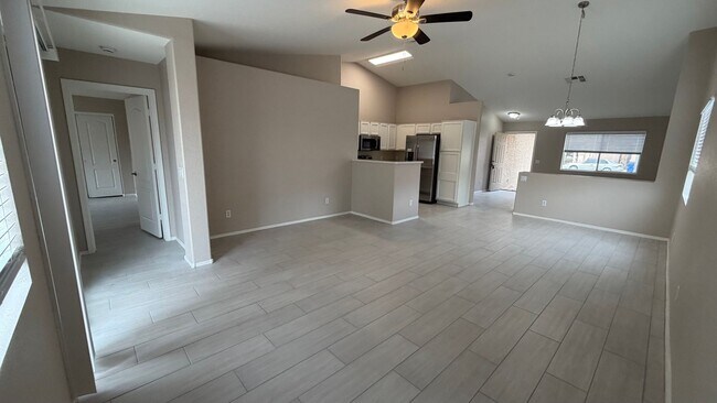 Foto del edificio - Newly Renovated Corner Lot Home