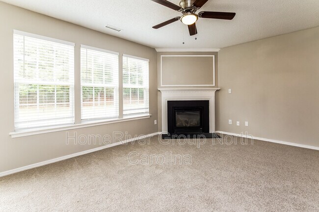 Building Photo - 6216 Crayford Dr