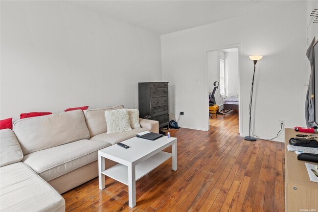 Foto del edificio - 32-60-60 43rd St