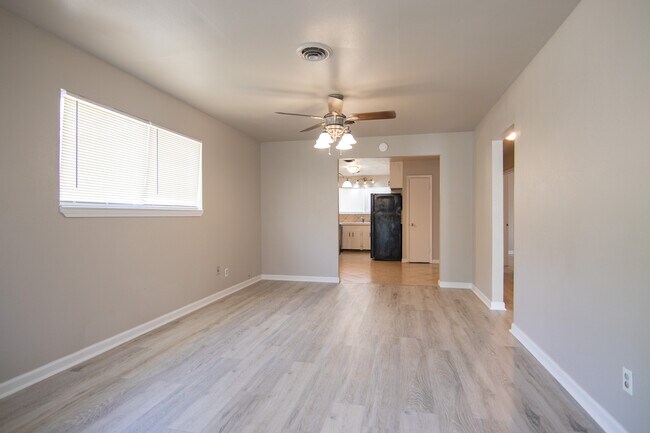 Foto del edificio - 3714 Ridgemont Dr