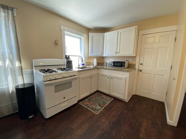 Cocina - 123 Endicott St