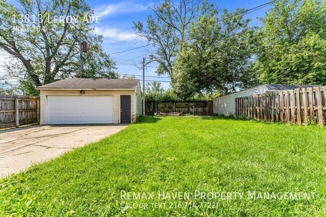 Foto del edificio - 13813 Leroy Ave