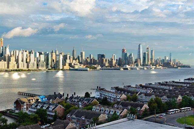 Foto del edificio - 7000 BLVD E