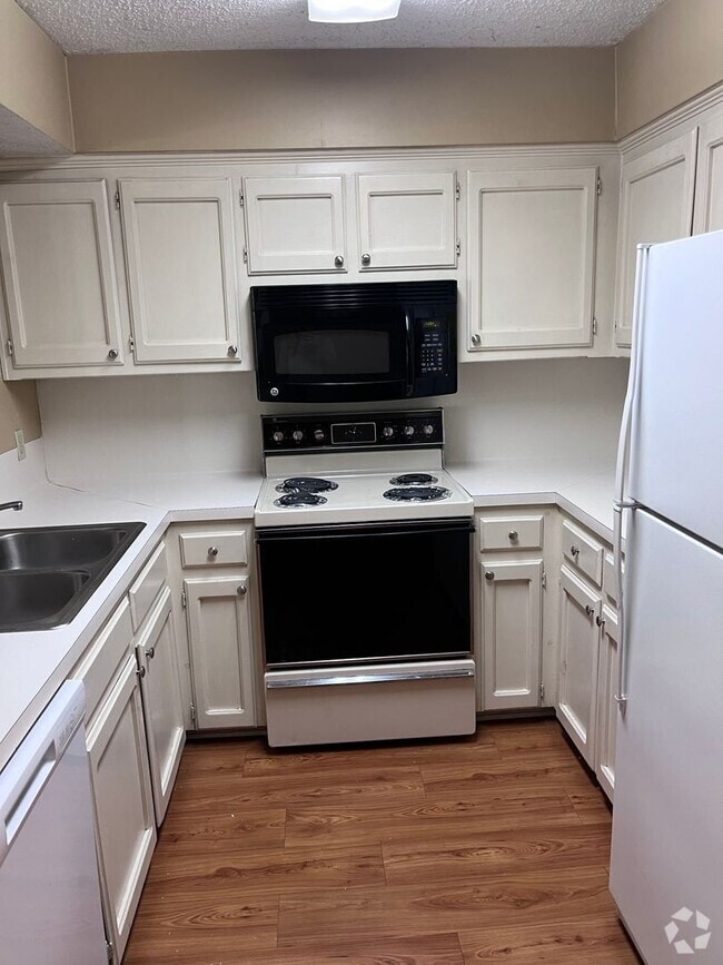 Building Photo - 5131 Nicholson Dr