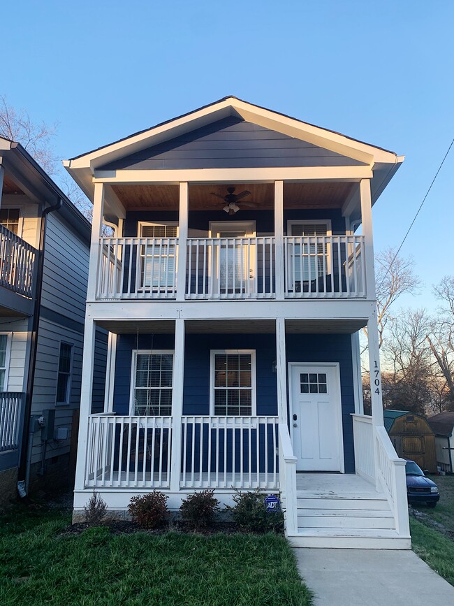 Building Photo - 1704 Pecan St