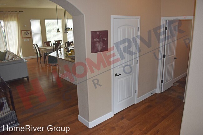 Building Photo - 4 br, 3.5 bath House - 6125 Leon Young Drive