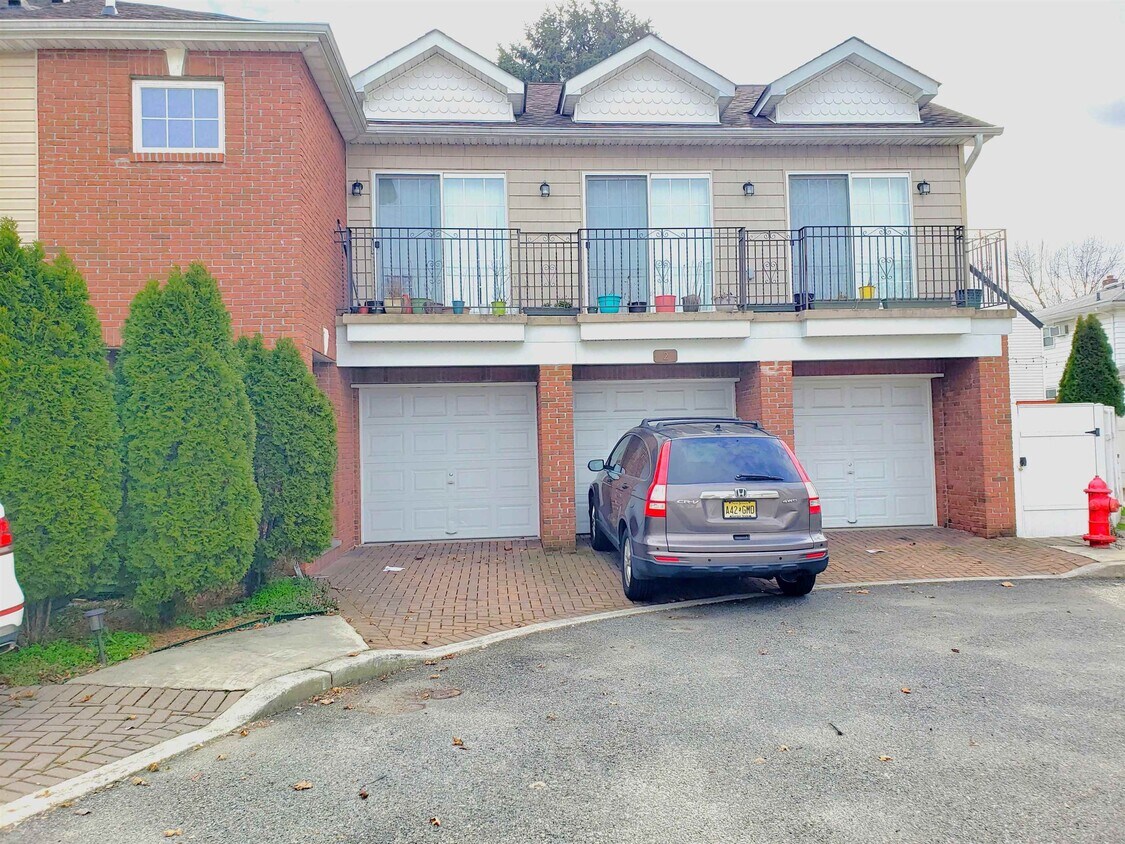 2 Rose Ct, Bayonne, NJ 07002 Room for Rent in Bayonne, NJ