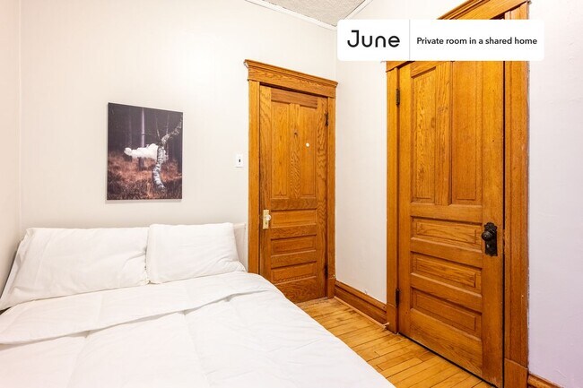 Foto del edificio - Private bedroom in 3 bed/1 bath Home