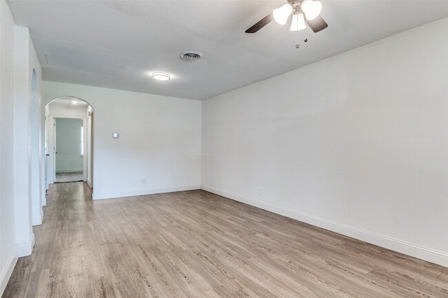 Building Photo - 10019 Olmos Dr