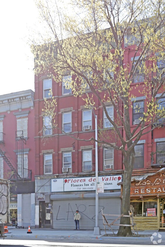 Building Photo - 706 Grand St