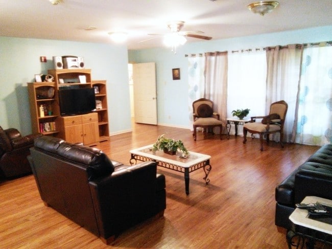Building Photo - TARC GROUP HOME 5 APARTMENTS