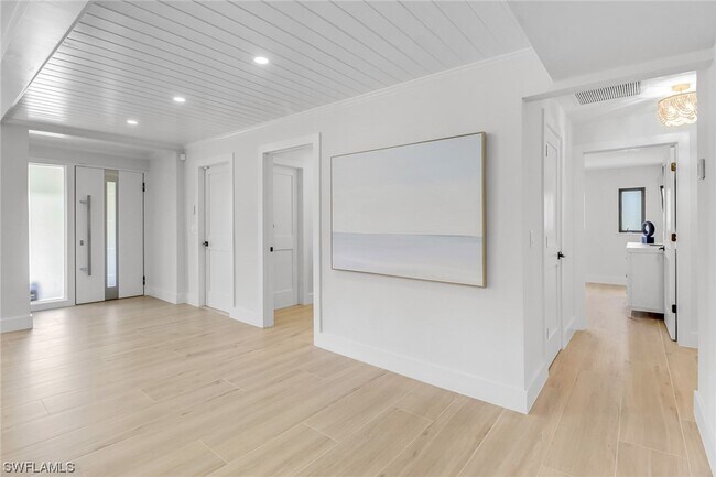 Foto del edificio - 1575 Pelican Ave