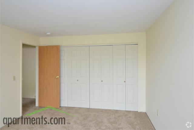 Main Bedroom - Camelot Square Apartments