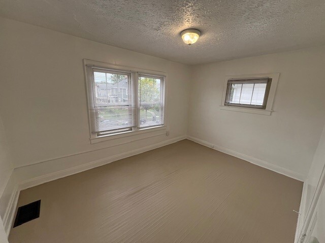 Building Photo - 202 N Harris Ave