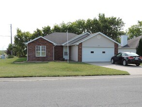 Building Photo - 1303 Fox Run Dr