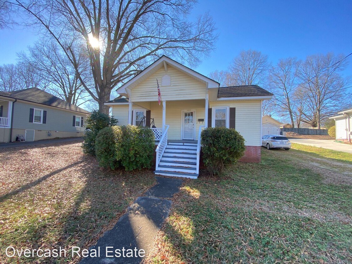 Primary Photo - 3 br, 1 bath House - 402 E 4th St