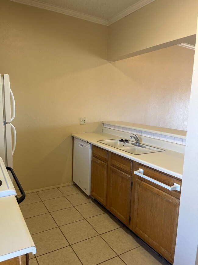 Foto del edificio - 1020 Mockingbird Ln