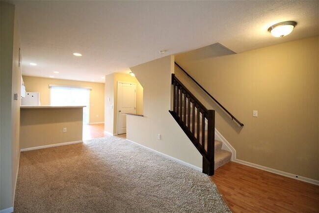 Foto del edificio - Beautiful two story condo in the Falls of ...
