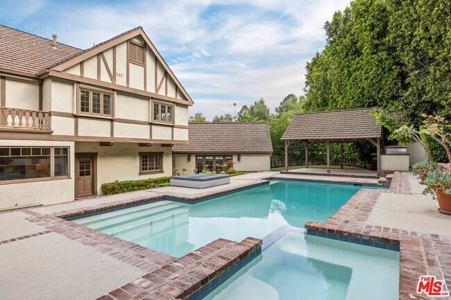 Building Photo - 16754 Ashley Oaks