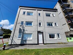 Building Photo - 210 Canterbury St