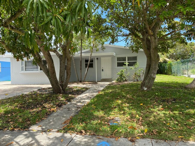 Foto del edificio - *** LARGE 4 BEDROOM SINGLE FAMILY HOME!***