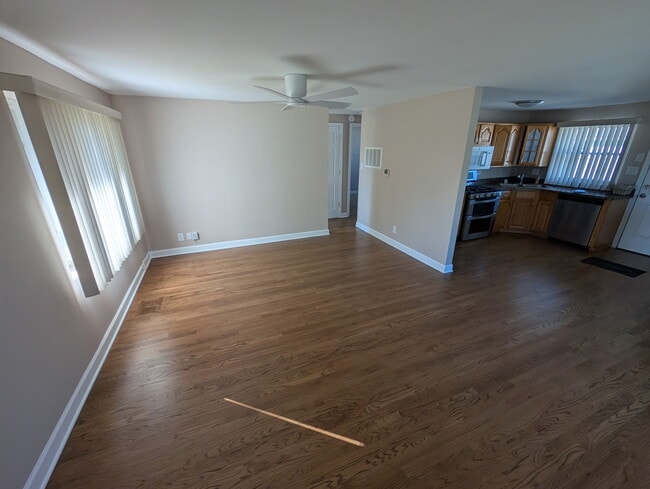 Foto del edificio - 8827 S Kilbourn Ave