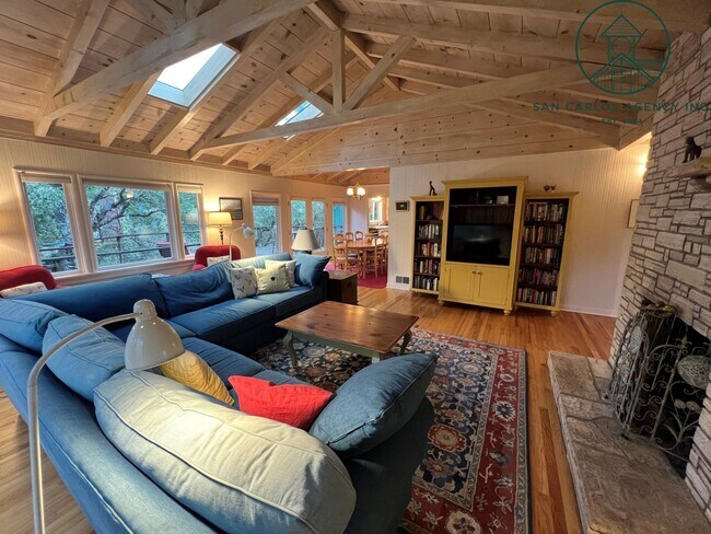 Foto del edificio - Updated & Spacious Four Bedroom Home in Peaceful Carmel Location