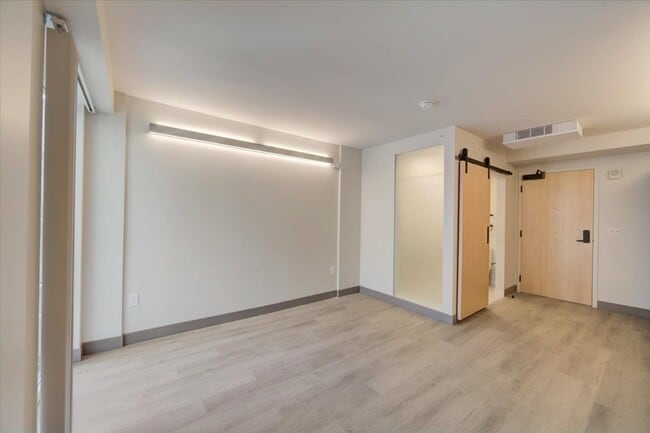 Interior Photo - 145 Leavenworth St