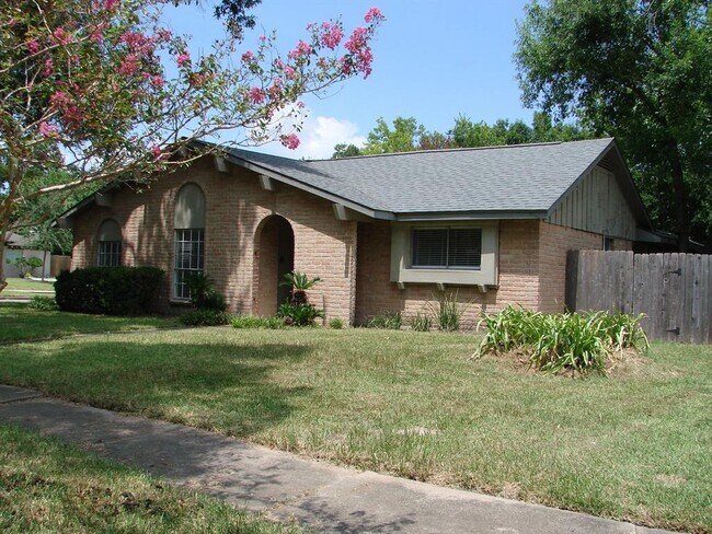 Building Photo - 13826 Overbrook Ln