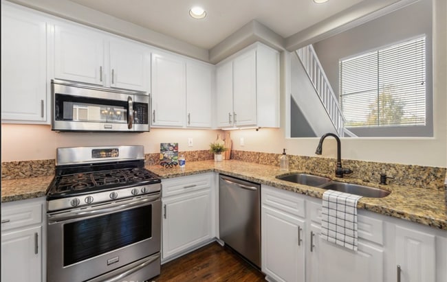 Building Photo - 2755 Dietrich Dr