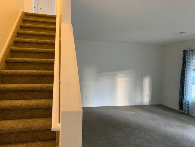 Building Photo - 3468 Warren Farm Dr