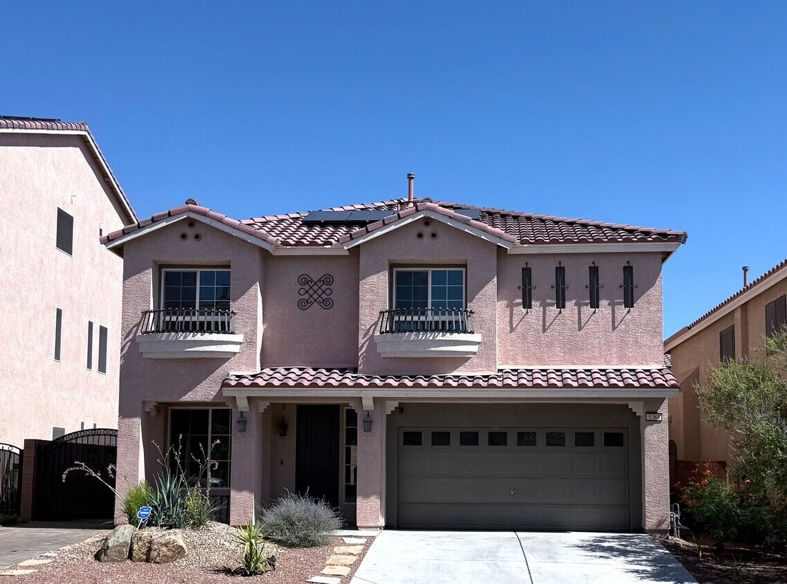 Foto principal - Great 5 bedroom home with RV Parking! Loca...