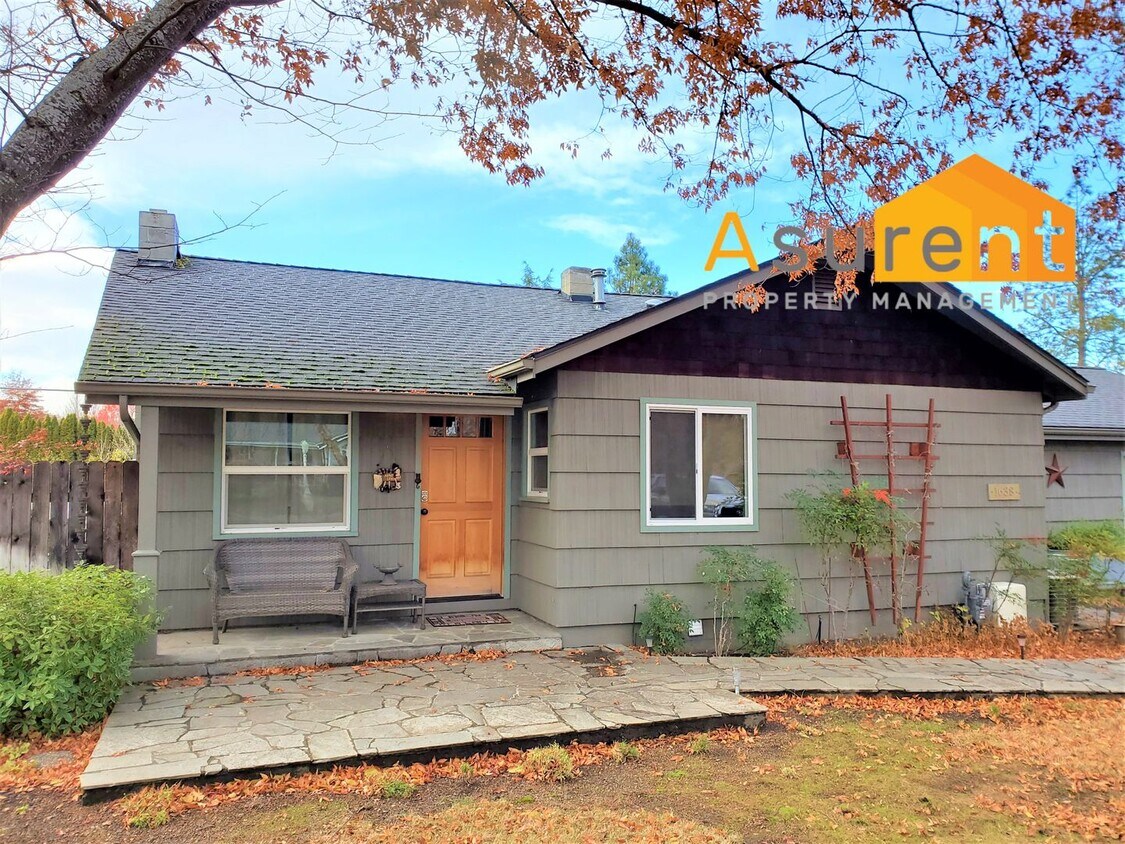 1638 Jasmine Ave Unit House, Medford, OR 97501 Room for Rent in