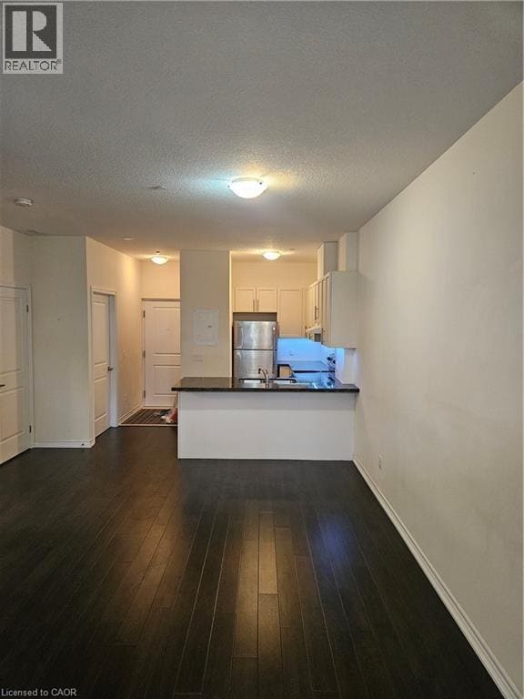 Building Photo - 95 Wilson St W