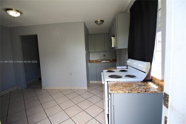 Foto del edificio - 16120 NW 45th Ave
