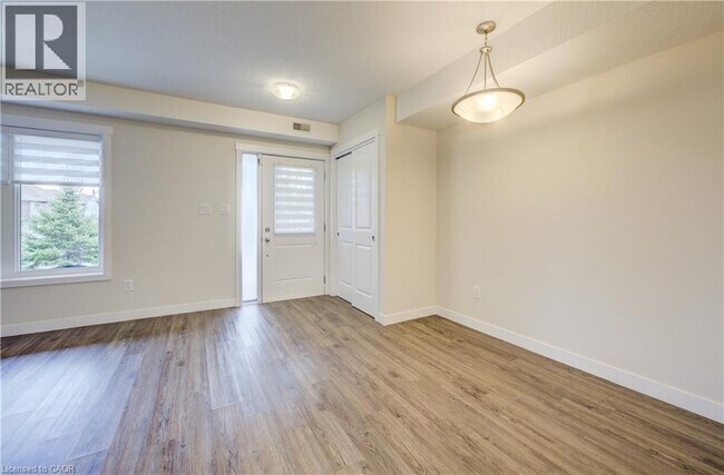 Building Photo - 160 Rochefort St.