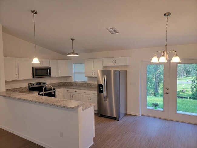 Foto del edificio - Beautiful 3/2/2 Near Downtown Inverness!!!