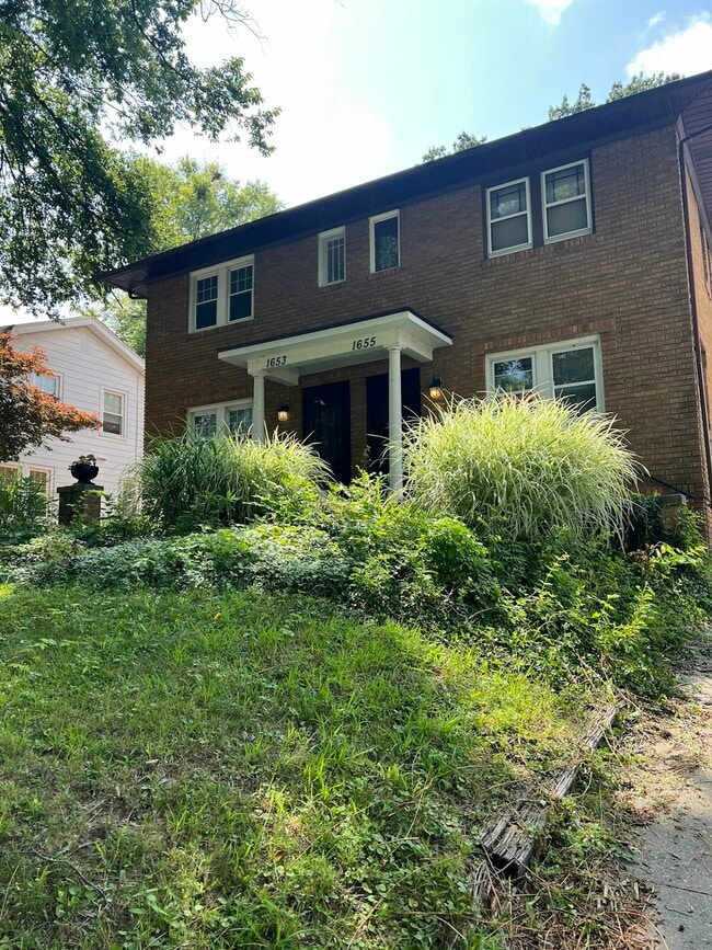 Building Photo - 1653 W Forest Ave