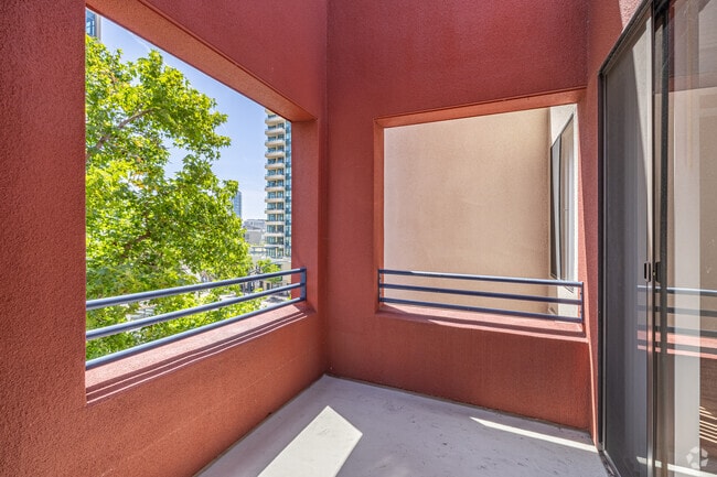 1 dormitorio, 1 baño - 786 pies cuadrados - Balcón - 600 Front Apartments