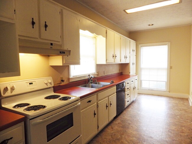 Kitchen - 223 N Montgomery St