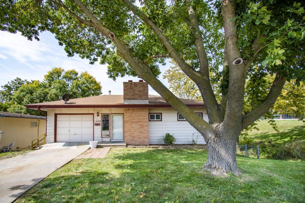 Photo - 1220 Hillcrest Dr