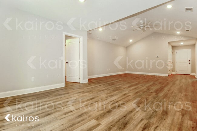 Foto del edificio - 153 Cottage Grove Rd