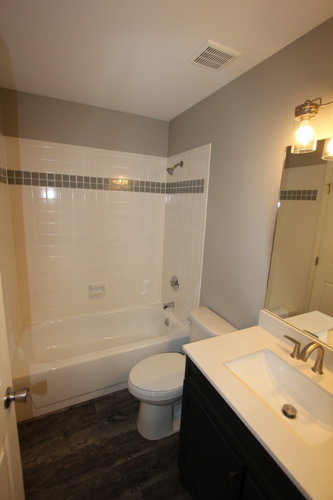 Baño completo - 6026 Colony Cir
