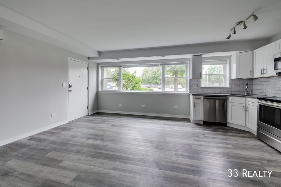 Foto principal - 549 W. Euclid-010