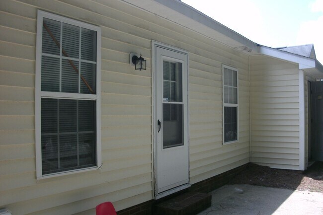 Building Photo - 1212 Stoneridge Ln