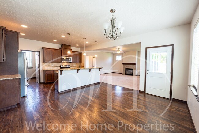 Foto del edificio - Newer Large Home in Great Neighborhood wit...