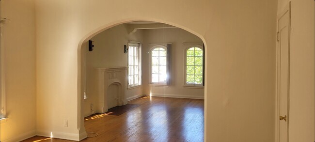 LR - 456 N Orange Grove Ave