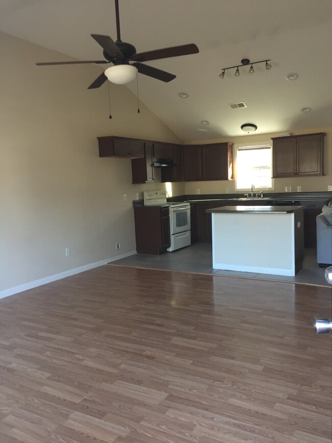 Building Photo - 136 Shoally St