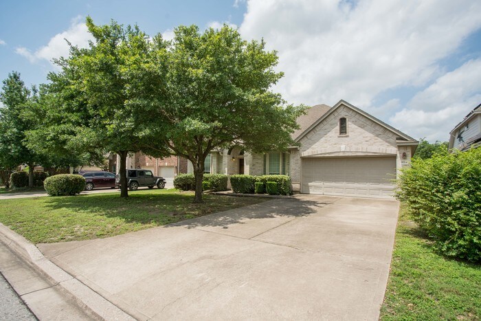 Foto principal - Beautiful 5 bedroom 3 bath house