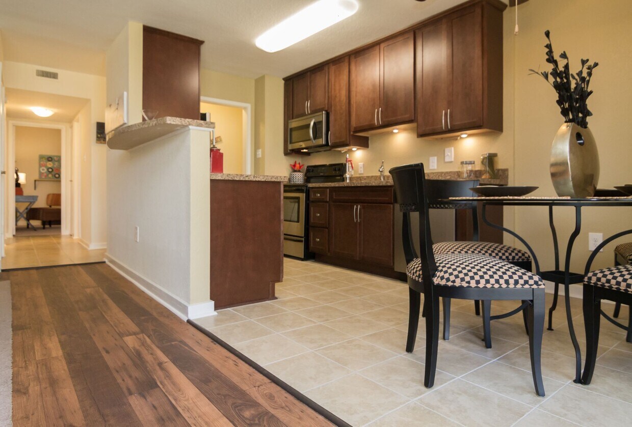 Aurora Apartments 1425 Eastcrest Dr Charlotte, NC